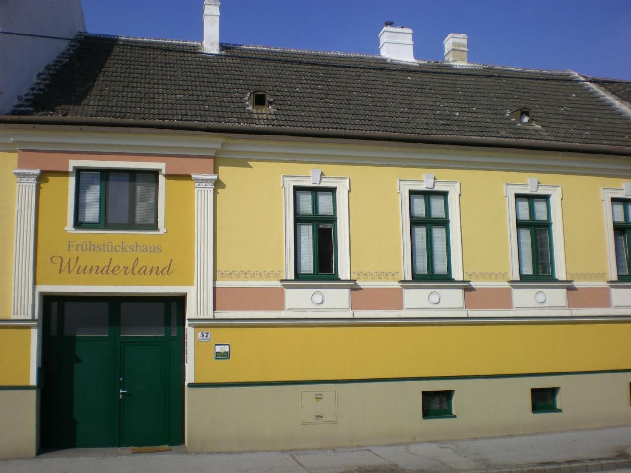 Bed and Breakfast Fruehstueckshaus Wunderland à Laa an der Thaya Extérieur photo